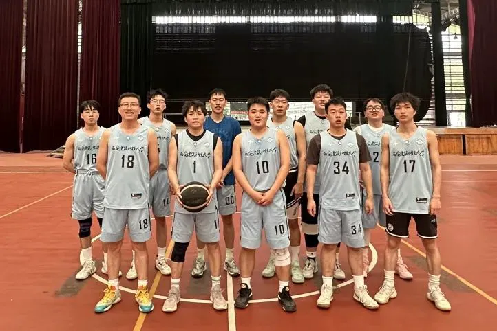 刻苦训练篮球时如何避免受伤的建议_0